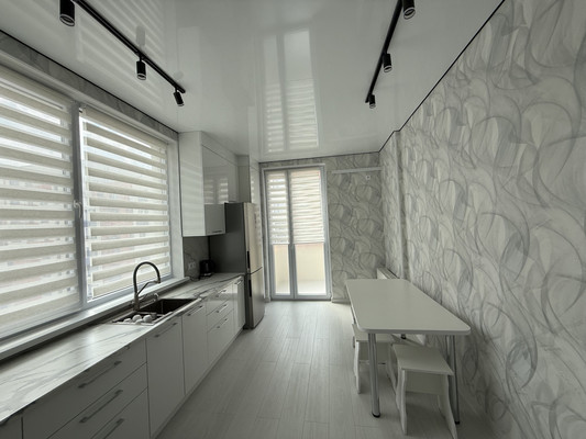 Продам однокомнатную (1-комн.) квартиру, Александра Суворова пр-кт, 15к7, Симферополь г