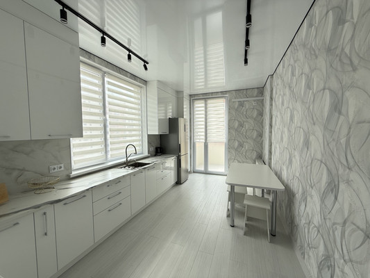 Продам однокомнатную (1-комн.) квартиру, Александра Суворова пр-кт, 15к7, Симферополь г