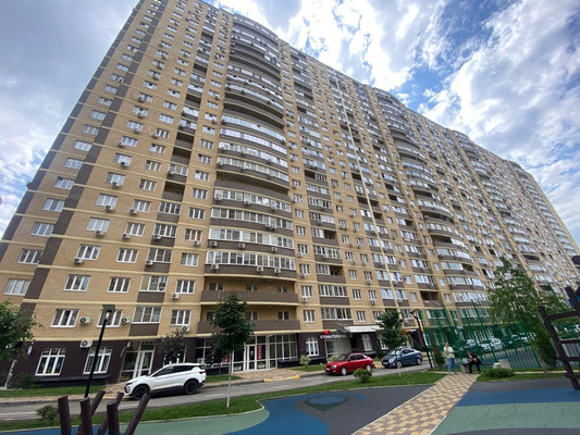 Продам двухкомнатную (2-комн.) квартиру, им. Петра Метальникова ул, 38, Краснодар г