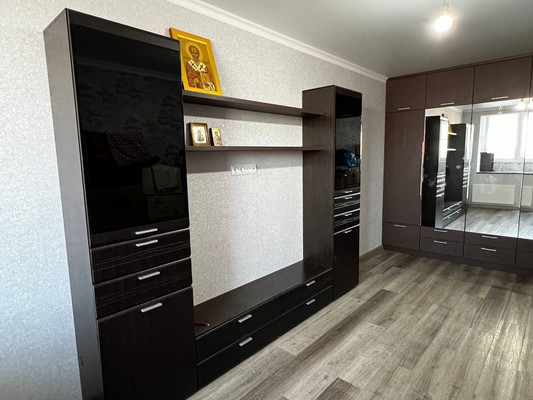 Продам двухкомнатную (2-комн.) квартиру, им. Адмирала Крузенштерна ул, 6к3, Краснодар г