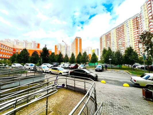 Продам двухкомнатную (2-комн.) квартиру, Южная ул, 25, Дрожжино рп