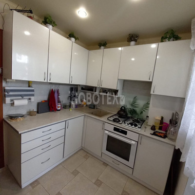 Продам двухкомнатную (2-комн.) квартиру, Ленина ул, 203, Горячий Ключ г