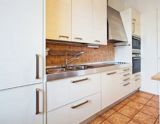 Продам трехкомнатную (3-комн.) квартиру, Петровка ул, 28, Москва г