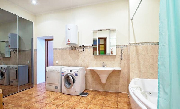 Продам трехкомнатную (3-комн.) квартиру, Петровка ул, 28, Москва г