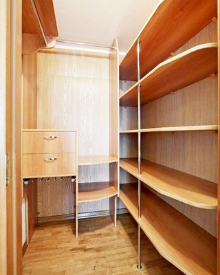 Продам трехкомнатную (3-комн.) квартиру, Петровка ул, 28, Москва г