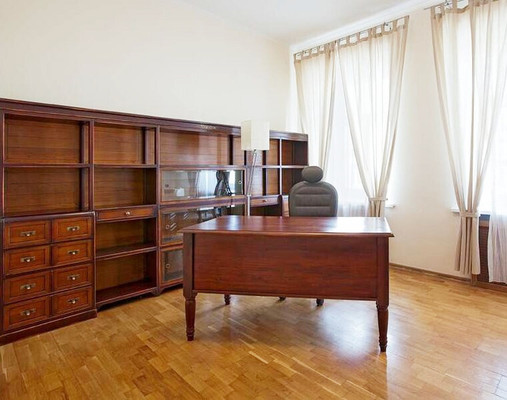 Продам трехкомнатную (3-комн.) квартиру, Петровка ул, 28, Москва г