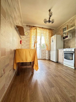 Продам двухкомнатную (2-комн.) квартиру, Куйбышева ул, 107, Калининград г