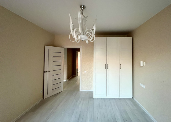 Продам трехкомнатную (3-комн.) квартиру, Кременчугская ул, 13к2, Санкт-Петербург г