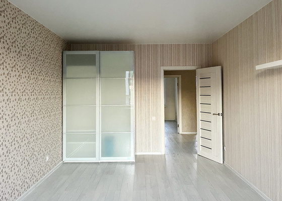 Продам трехкомнатную (3-комн.) квартиру, Кременчугская ул, 13к2, Санкт-Петербург г