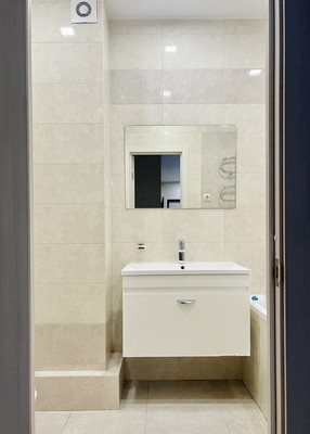 Продам трехкомнатную (3-комн.) квартиру, Кременчугская ул, 13к2, Санкт-Петербург г