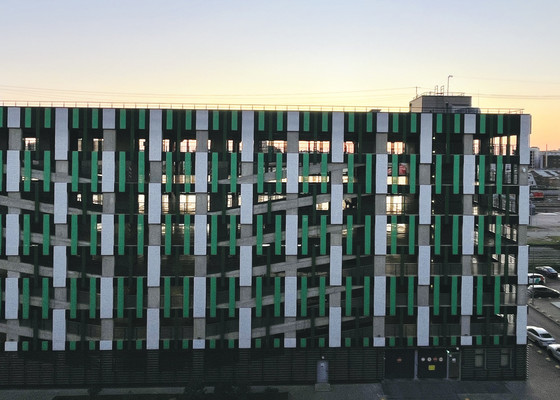 Продам трехкомнатную (3-комн.) квартиру, Кременчугская ул, 13к2, Санкт-Петербург г