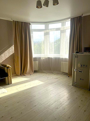 Продам двухкомнатную (2-комн.) квартиру, Орудийная ул, 32б, Калининград г