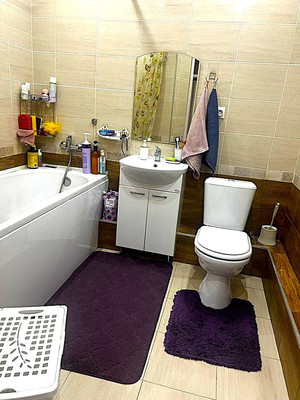 Продам двухкомнатную (2-комн.) квартиру, Орудийная ул, 32б, Калининград г