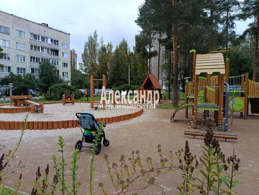 Продам трехкомнатную (3-комн.) квартиру, Мира ул, 32к2, Всеволожск г