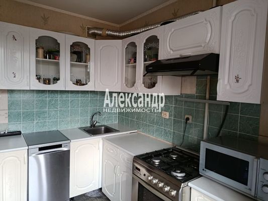 Продам трехкомнатную (3-комн.) квартиру, Мира ул, 32к2, Всеволожск г