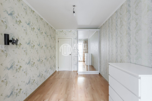 Продам трехкомнатную (3-комн.) квартиру, Дружбы ул, 8, Химки г