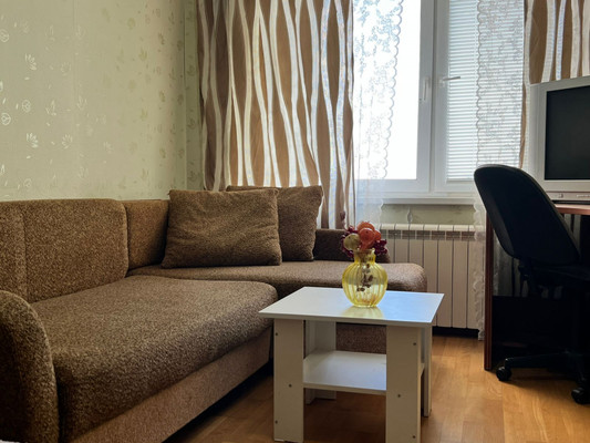 Продам двухкомнатную (2-комн.) квартиру, Академическая пл, 3, Троицк г