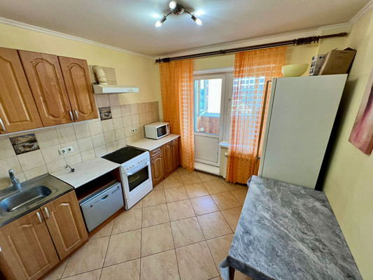 Продам двухкомнатную (2-комн.) квартиру, Академическая пл, 3, Троицк г