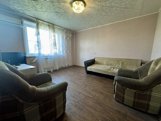 Продам трехкомнатную (3-комн.) квартиру, 8-я Железнодорожная ул, 57, Астрахань г