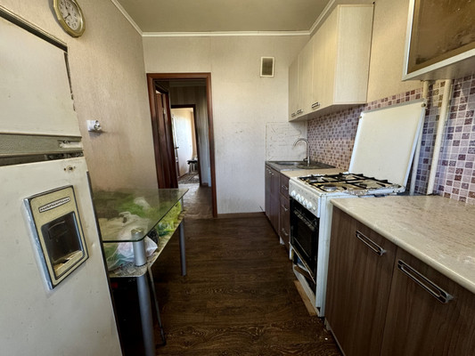 Продам трехкомнатную (3-комн.) квартиру, 8-я Железнодорожная ул, 57, Астрахань г