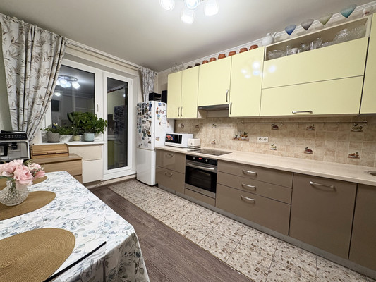 Продам двухкомнатную (2-комн.) квартиру, Горчакова ул, 1к3, Москва г