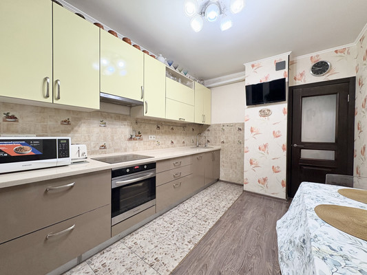 Продам двухкомнатную (2-комн.) квартиру, Горчакова ул, 1к3, Москва г