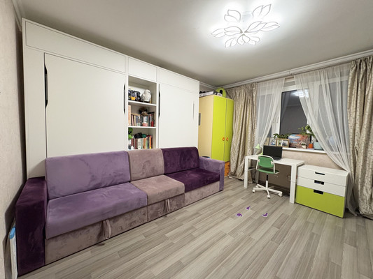 Продам двухкомнатную (2-комн.) квартиру, Горчакова ул, 1к3, Москва г