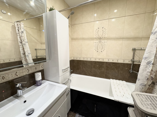 Продам двухкомнатную (2-комн.) квартиру, Горчакова ул, 1к3, Москва г