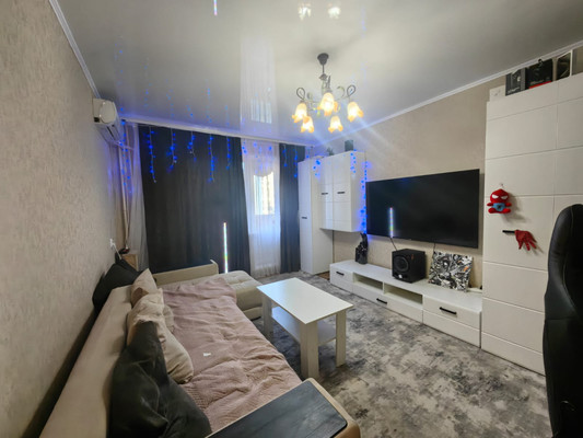 Продам двухкомнатную (2-комн.) квартиру, Индустриальная ул, 9, Волгодонск г