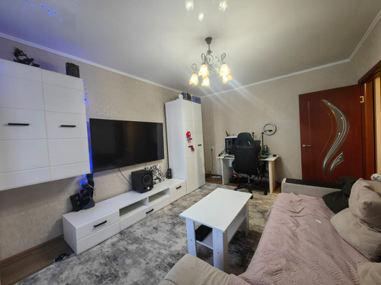 Продам двухкомнатную (2-комн.) квартиру, Индустриальная ул, 9, Волгодонск г