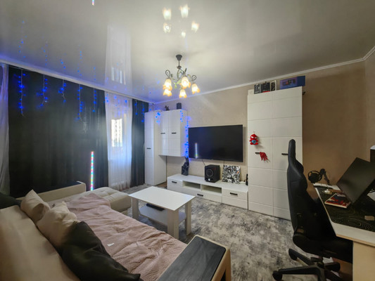 Продам двухкомнатную (2-комн.) квартиру, Индустриальная ул, 9, Волгодонск г