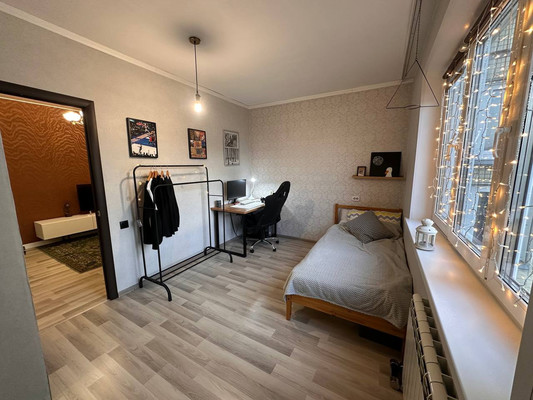 Продам трехкомнатную (3-комн.) квартиру, Чернышевского ул, 108, Красноярск г