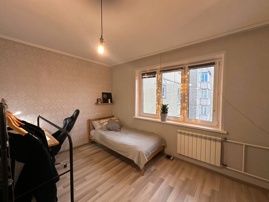 Продам трехкомнатную (3-комн.) квартиру, Чернышевского ул, 108, Красноярск г