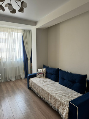 Продам трехкомнатную (3-комн.) квартиру, Парковая ул, 2к1, Белоглинка с