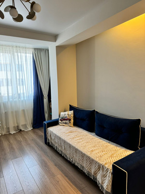 Продам трехкомнатную (3-комн.) квартиру, Парковая ул, 2к1, Белоглинка с