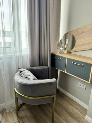 Продам трехкомнатную (3-комн.) квартиру, Парковая ул, 2к1, Белоглинка с