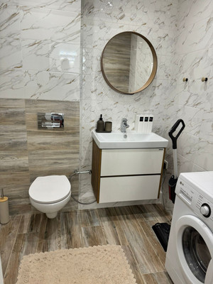 Продам трехкомнатную (3-комн.) квартиру, Парковая ул, 2к1, Белоглинка с