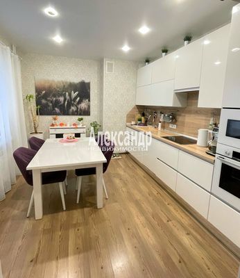 Продам двухкомнатную (2-комн.) квартиру, Нефтехимиков ул, 24А, Кириши г