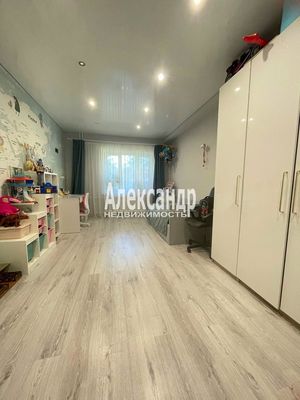 Продам двухкомнатную (2-комн.) квартиру, Нефтехимиков ул, 24А, Кириши г