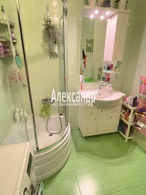 Продам двухкомнатную (2-комн.) квартиру, Нефтехимиков ул, 24А, Кириши г