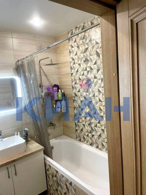 Продам двухкомнатную (2-комн.) квартиру, Норильская ул, 5, Красноярск г