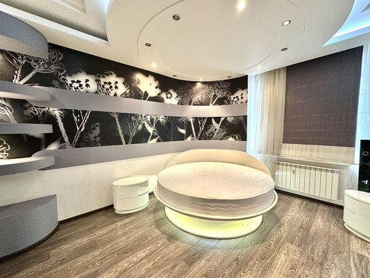 Продам двухкомнатную (2-комн.) квартиру, Дунина-Горкавича ул, 15, Ханты-Мансийск г