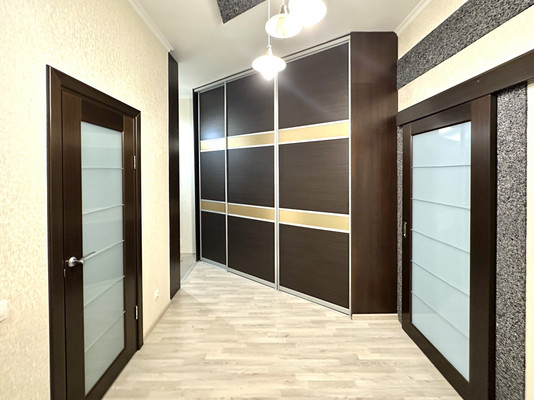 Продам двухкомнатную (2-комн.) квартиру, Дунина-Горкавича ул, 15, Ханты-Мансийск г