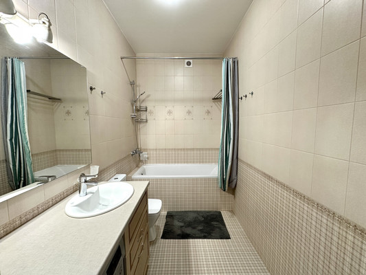 Продам двухкомнатную (2-комн.) квартиру, Гагарина ул, 35, Ханты-Мансийск г