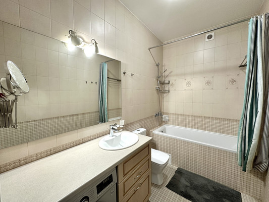 Продам двухкомнатную (2-комн.) квартиру, Гагарина ул, 35, Ханты-Мансийск г