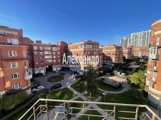 Продам трехкомнатную (3-комн.) квартиру, Композиторов ул, 10, Санкт-Петербург г