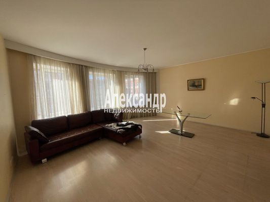 Продам трехкомнатную (3-комн.) квартиру, Композиторов ул, 10, Санкт-Петербург г