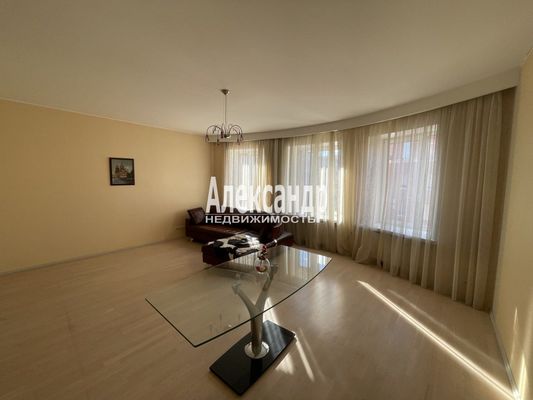 Продам трехкомнатную (3-комн.) квартиру, Композиторов ул, 10, Санкт-Петербург г