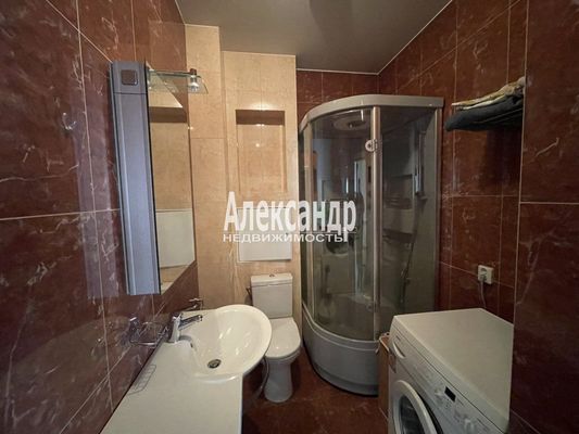 Продам трехкомнатную (3-комн.) квартиру, Композиторов ул, 10, Санкт-Петербург г