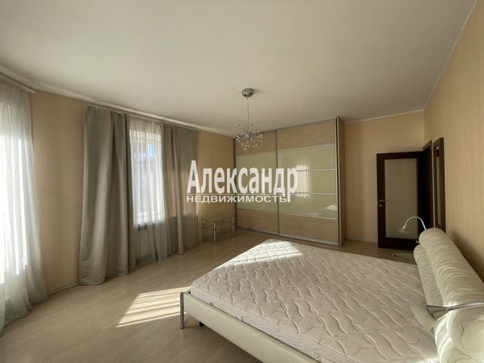Продам трехкомнатную (3-комн.) квартиру, Композиторов ул, 10, Санкт-Петербург г